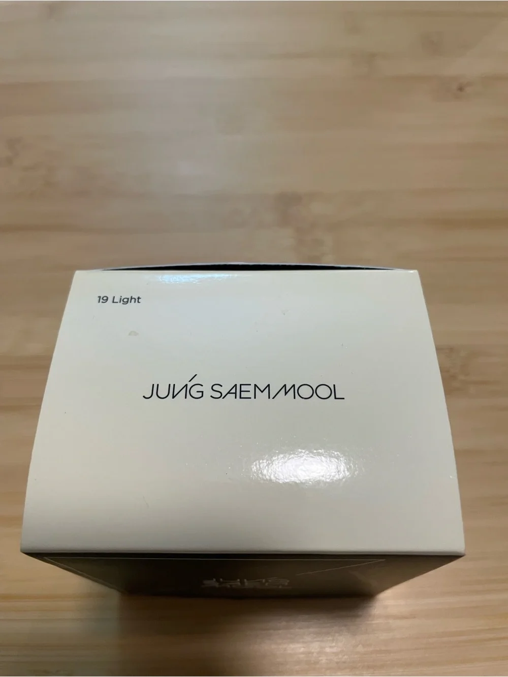 Jung Saem Mool Essential Skin Nuder Long Wear Cushion - 19 Light